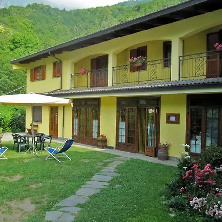 Farm stay Agriturismo La Chabranda Pomaretto